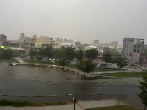 掃到颱風尾！鹿港溪滿水位 鹿港天后宮、老街、市區淹水