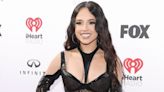 Tras escándalo de infidelidad, Becky G se reune con músicos y camina para relajarse