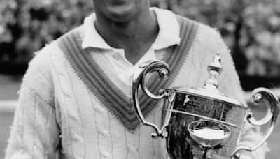 Vic Seixas, a Wimbledon champion and tennis Hall of Famer, dies at 100