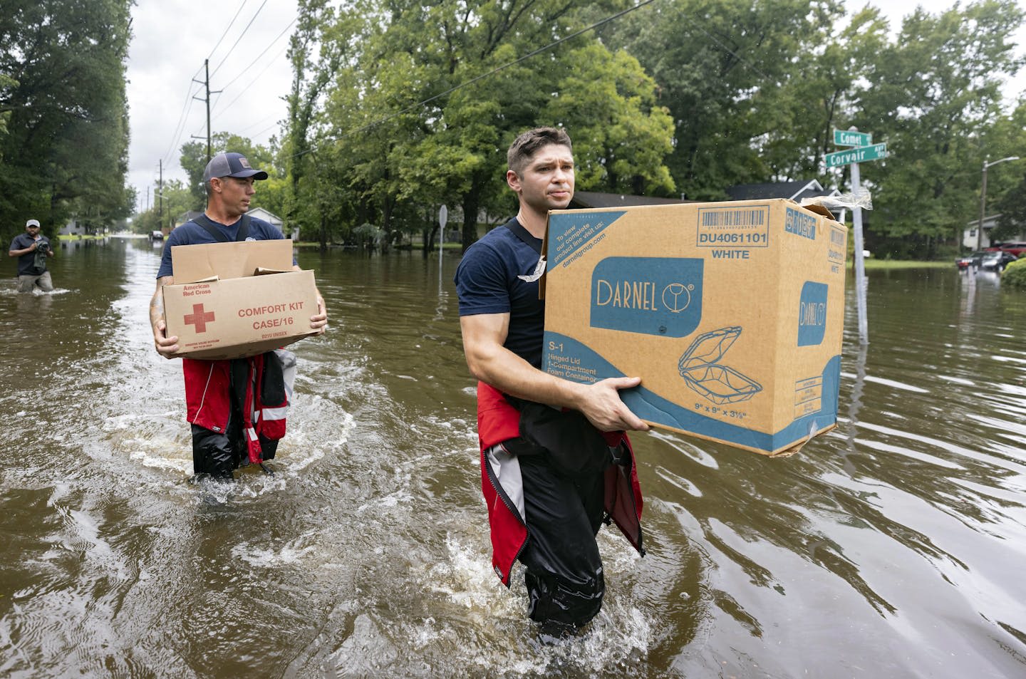 Tropical Storm Debby loiters along the Carolinas, bringing days of heavy rain and flooding – a climate scientist explains why