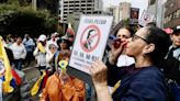 Los colombianos hacen en las calles la mayor manifestación contra el Gobierno de Petro