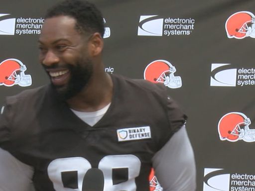 Za’Darius Smith cuts his locs, stays with the Browns over Miami and Washington