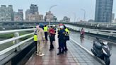 快訊/台北橋女子騎車上橋一躍而下 消防人員下艇河面搜尋