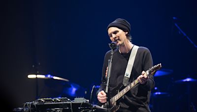 Former Pearl Jam Guitarist Josh Klinghoffer To Be Arraigned In Vehicle Crash That Killed Pedestrian