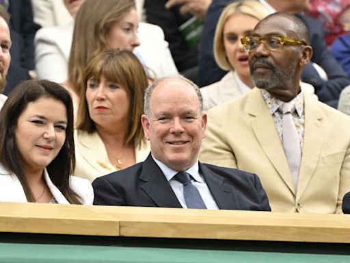 Le prince Albert de Monaco étonne à Wimbledon avec un accessoire coloré