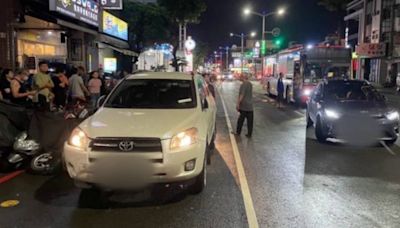 高雄嚴重車禍！男子閃車釀「碰碰車」3車撞成一團 「撞倒整排機車」民眾驚逃