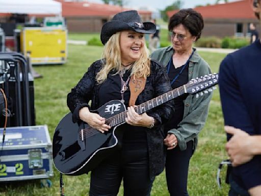 Melissa Etheridge connects with incarcerated women in new docuseries 'I'm Not Broken'