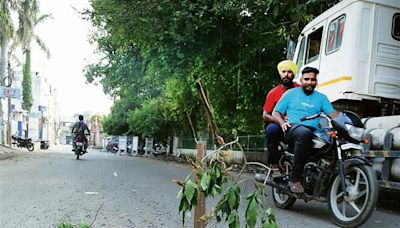 Open manholes pose a threat to commuters’ safety