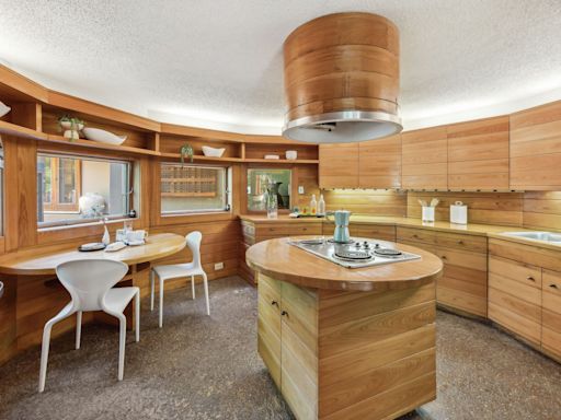 Zillow Gone Wild features Connecticut house designed by Frank Lloyd Wright apprentice