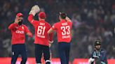 Mark Wood stars as England restrict Pakistan in fifth T20 encounter