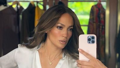 Aprende usar looks en blanco total durante el invierno con los tips de Jennifer Lopez