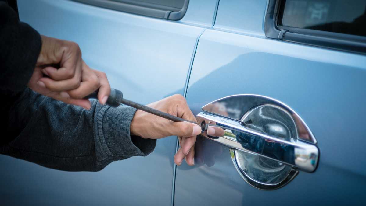 California advances legislation cracking down on stolen goods resellers and auto theft