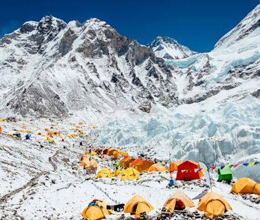 Tourists filmed getting into brawl for ‘best selfie spot’ on Mount Everest