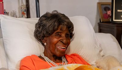 A pessoa mais velha dos EUA fez 115 anos e pediu duas fatias de bolo