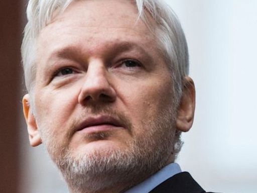 Why Wikileaks' Julian Assange faces US extradition demand