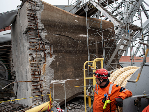 How close are crews to moving the ship that brought down the Key Bridge in Baltimore - WTOP News