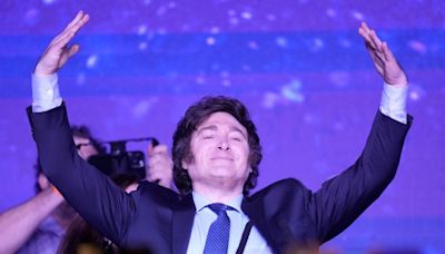 Los detalles del espectáculo de Javier Milei en Luna Park: el presidente de Argentina cantará canciones con el apoyo de una banda - La Tercera