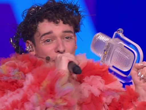 El ganador de Eurovisión 2024 parte el micrófono de cristal segundos después de proclamarse ganador