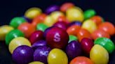 Los Skittles podría prohibirse tras una demanda que asegura que son tóxicos