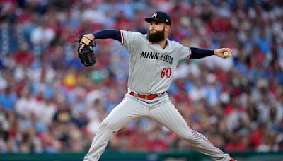 Brewers acquire left-hander Dallas Keuchel from Mariners for cash