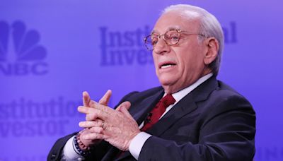 Nelson Peltz steps down as chair of Wendy's board, starting a new era for burger chain