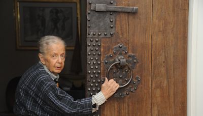 Ann Nathan, Chicago art gallery owner who helped young artists navigate art world, dies at 98