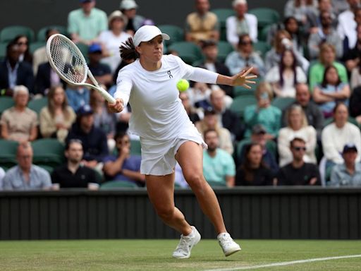 Máxima favorita Swiatek pasa sin problemas a tercera ronda de Wimbledon