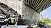 Tráiler choca y se cae de puente de la autopista Saltillo-Monterrey; hay 7 lesionados