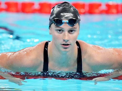 Regan Smith races to silver behind teen star Summer McIntosh in 200 fly