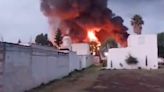 VIDEO: Incendio arrasa fábrica de veladoras en San Martín Texmelucan, Puebla