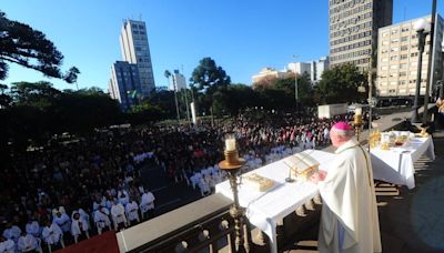 Celebração de Corpus Christi reforça fé para afetados pela chuva e marca os 90 anos da Catedral de Caxias do Sul | Pioneiro