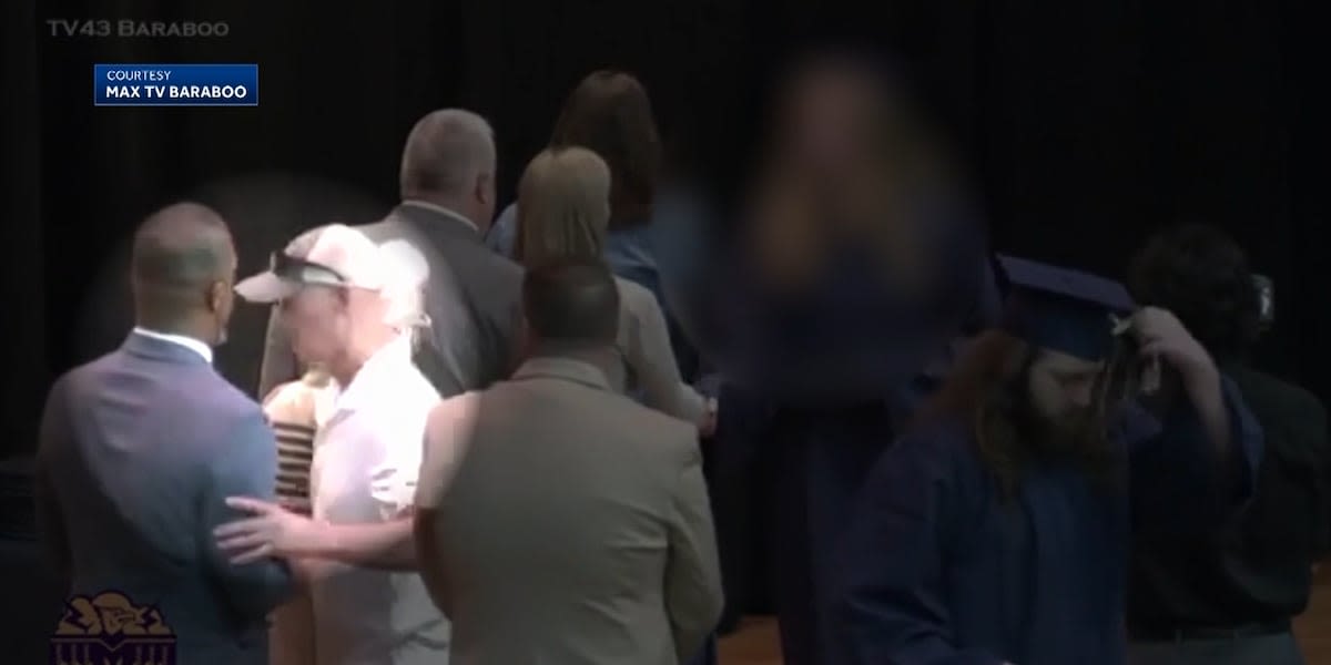 Dad pushes superintendent at graduation because he didn’t want him shaking his daughter’s hand