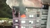 El incendio en una vivienda de Bermeo obliga a evacuar en helicóptero a un herido con graves quemaduras