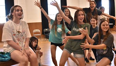'Feels free': Stage Kids strengthen voices to perform 'The Little Mermaid Jr.'