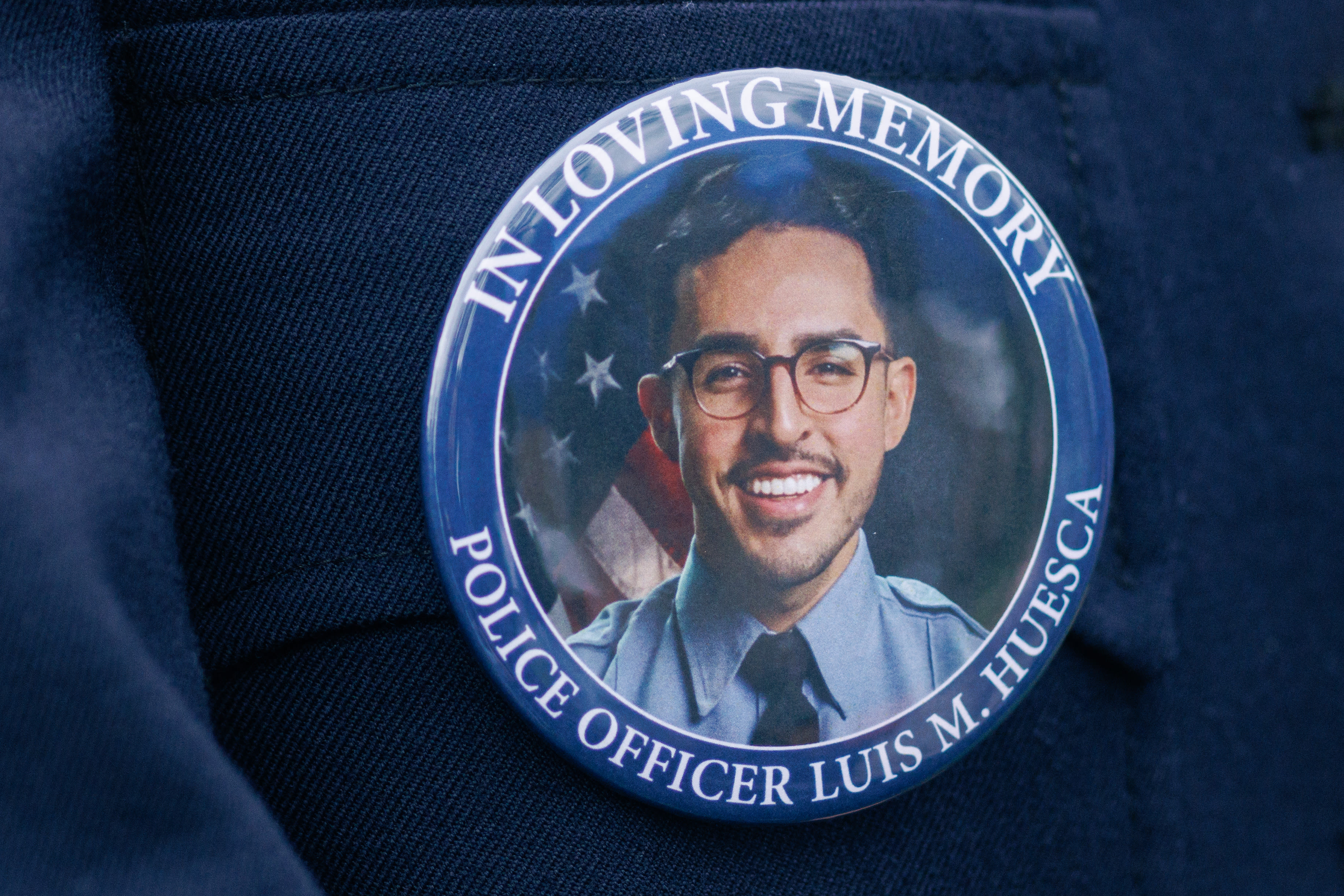 Police continue to look for suspect in shooting of Chicago Police Officer Luis Huesca