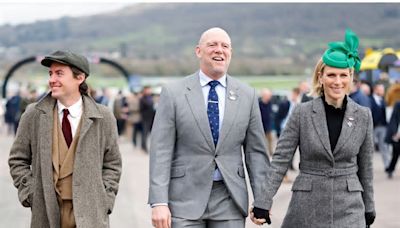 Eugenia e Beatrice di York, Zara e Mike Tindall: i royal in pausa dalle disgrazie al Cheltenham Festival