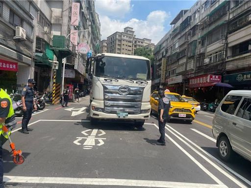 新店水泥預拌車撞機車 女騎士急救後恢復生命跡象 - 社會