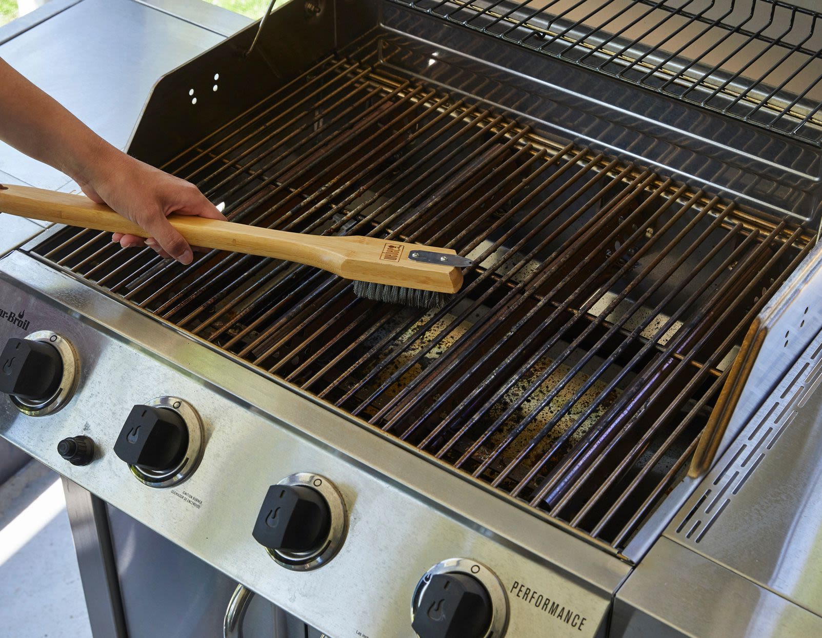 Here's The Best Way to Clean a Grill for Delicious Backyard BBQ