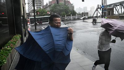 El tifón Bebinca aterriza en Shanghái y paraliza la metrópolis