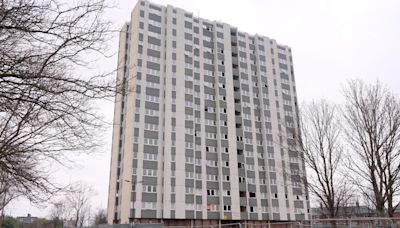 City tower block demolition delayed