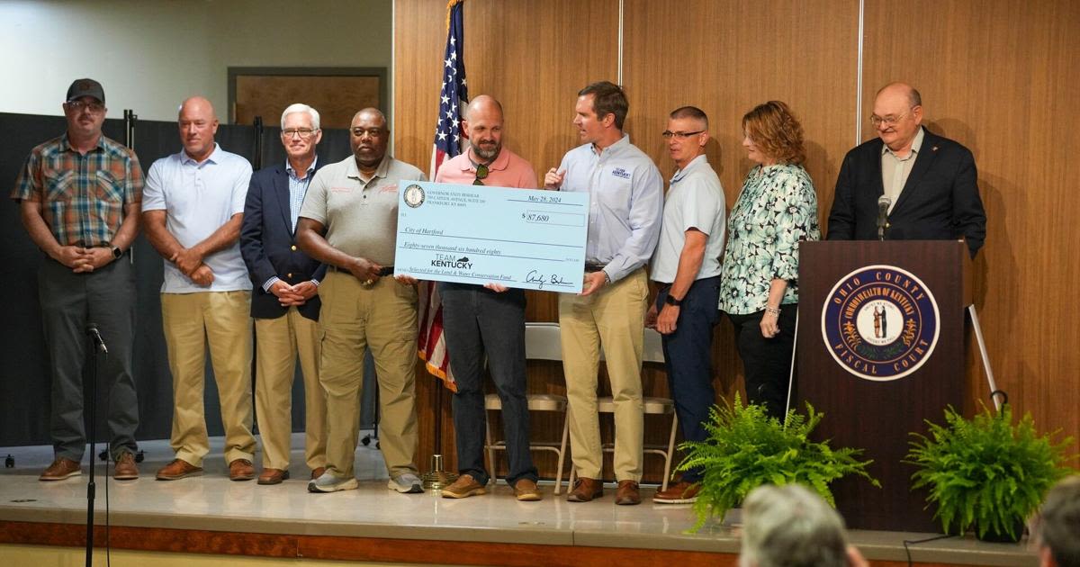 Gov. Beshear presents $635,000 in funding to Ohio County