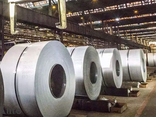 Chinese steel pressuring global steel market, India engaging with govt to ensure level playing field: JSW Steel's Jindal - ET Auto