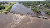 More rain possible in deluged Midwest as flooding kills 2