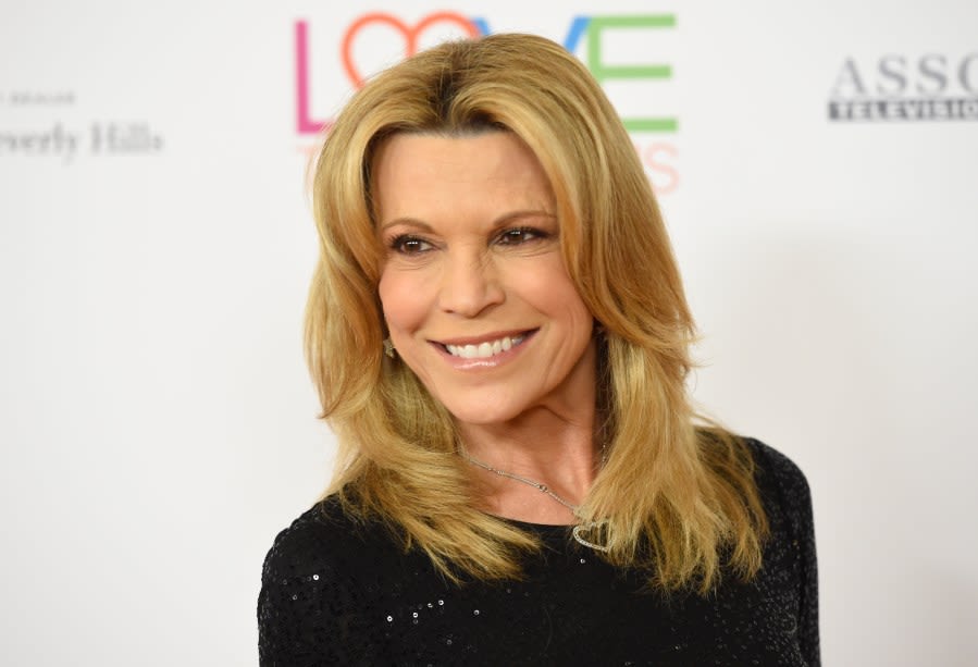 Vanna White drops by Grand Strand golf club ahead of Myrtle Beach Classic cameo