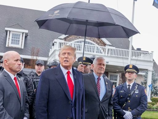 Trump va al velatorio de un policía en Nueva York y critica la criminalidad en la ciudad