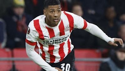 Aanbiedingen van buitenlandse clubs voor Patrick van Aanholt