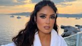 Salma Hayek impacta con su posado veraniego a los 57 años