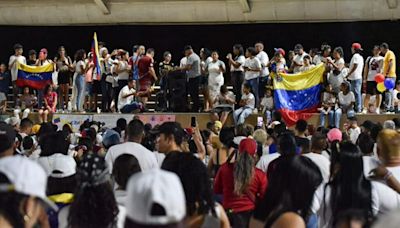 "Se murió mi esperanza": dolor de venezolanos en Colombia ante reelección de Maduro