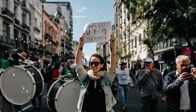 Milei veta la ley de financiación de las universidades públicas tras marcha multitudinaria