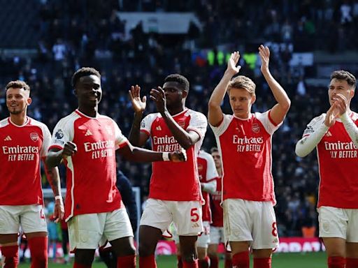Arsenal quiere la Premier: venció 3-2 al Tottenham en el derbi del norte de Londres